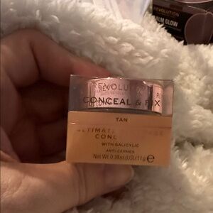 Revolution Conceal & Fix Ultimate Coverage Concealer - Tan